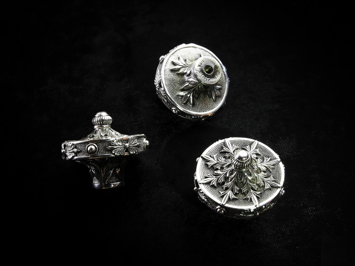 Мебельная ручка-кнопка Edgar Berebi 8034 серебро