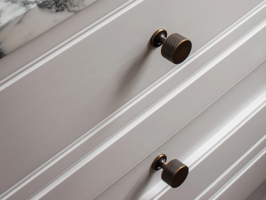 Мебельная ручка-кноб Armac Martin Sparkbrook 32 мм матовая латунь