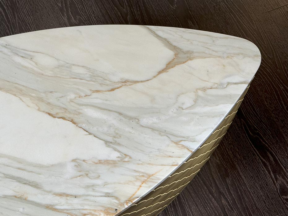 Столик журнальный "Лодка" Ar-Deco FG-074 матовая латунь