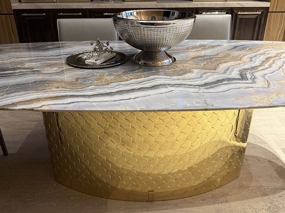 Стол обеденный лодка Ar-Deco FG-086 овальный полированная латунь