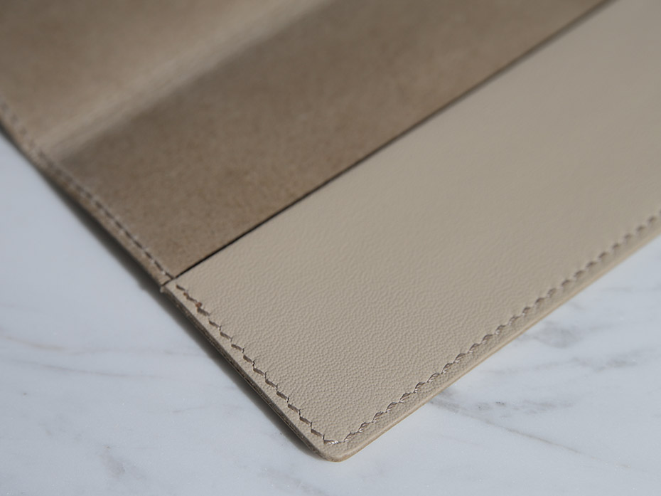 Обложка на паспорт FURNITEK модель FG-02024 из натуральной кожи цвет серо-бежевый