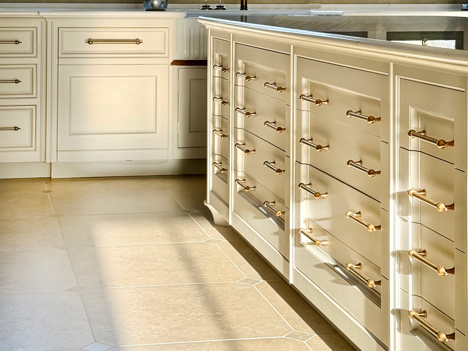 Мебельная ручка-скоба Armac Martin Belgrave 208 мм полированная латунь