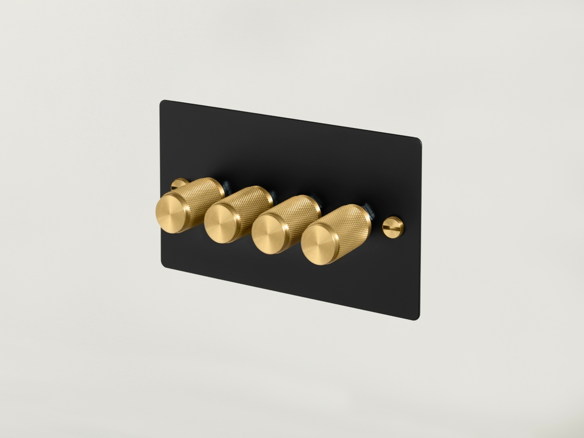 Диммер Buster & Punch четырехклавишный UK-DI-CO-4G-BL-BR-A чернёная латунь