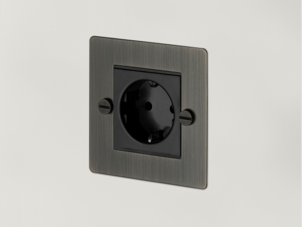 Розетка Buster & Punch одинарная 1G_Euro UK-MG-CO-1G-SM-A бронза матовая