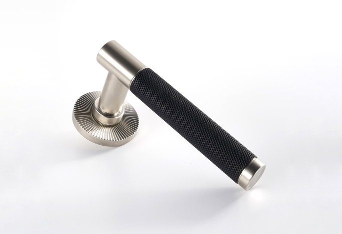 Дверная ручка на розетке Frank Allart 7745x002 чернёная латунь