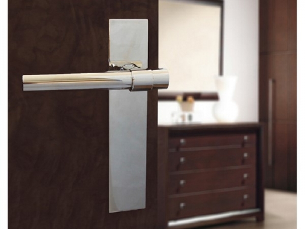 Дверная ручка на планке Oliver Knights Dain LH полированный никель