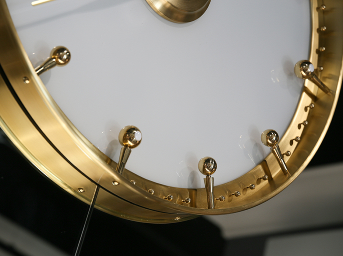 Часы Furnitek FG-1002027 матовая латунь стекло белое глянец