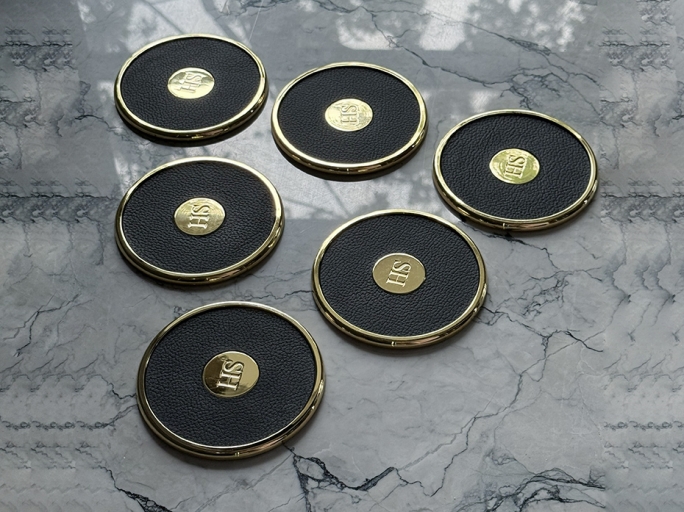 Набор премиальных костеров из натуральной кожи FURNITEK FG-420 (6шт) цвет чёрный