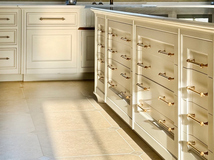 Мебельная ручка-скоба Armac Martin Belgrave 240 мм полированная латунь