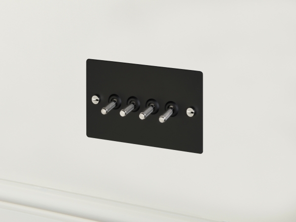 Выключатель тумблерный Buster & Punch четырехклавишный UK-TO-CO-4G-BL-ST чернёная латунь