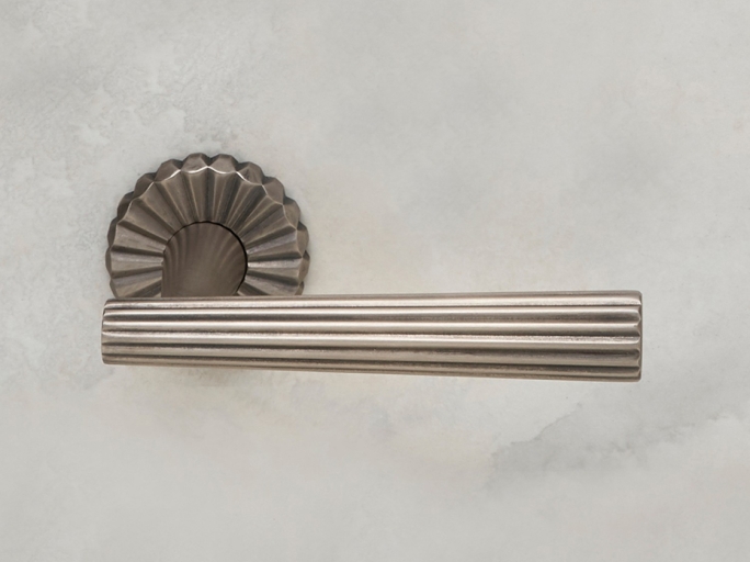 Дверная ручка на круглой розетке Frank Allart 4603720 античный никель