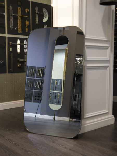 Зеркало в латунной раме